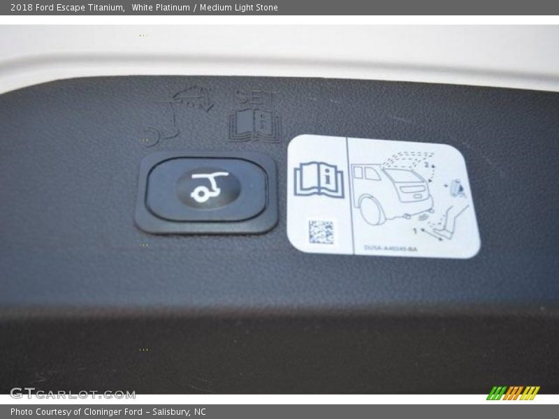 White Platinum / Medium Light Stone 2018 Ford Escape Titanium