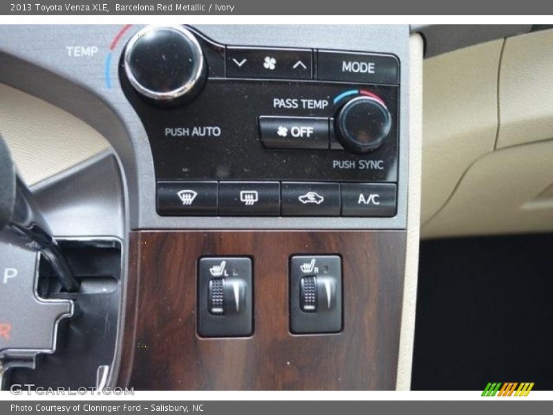 Barcelona Red Metallic / Ivory 2013 Toyota Venza XLE