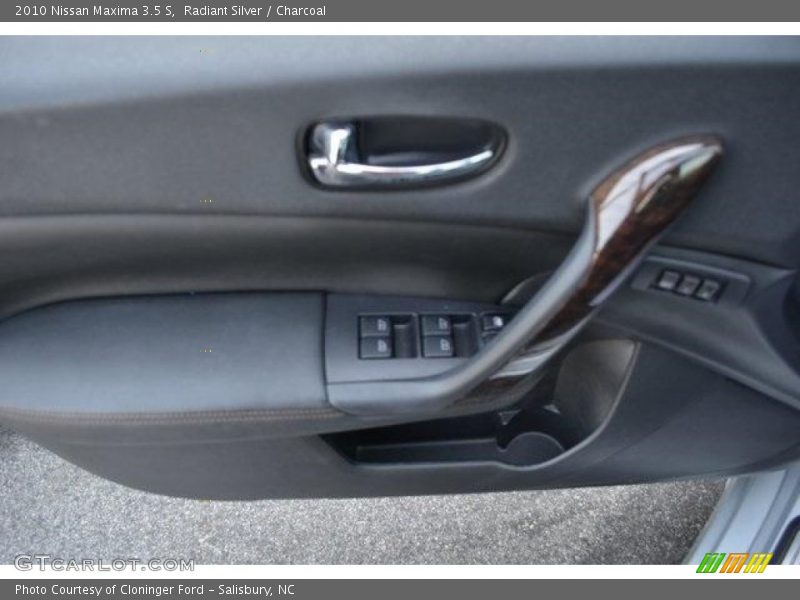 Radiant Silver / Charcoal 2010 Nissan Maxima 3.5 S