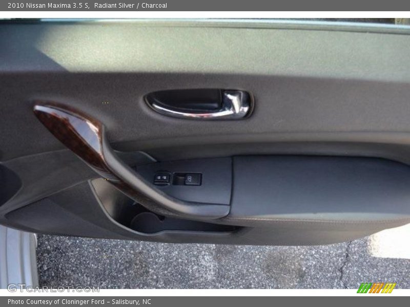 Radiant Silver / Charcoal 2010 Nissan Maxima 3.5 S