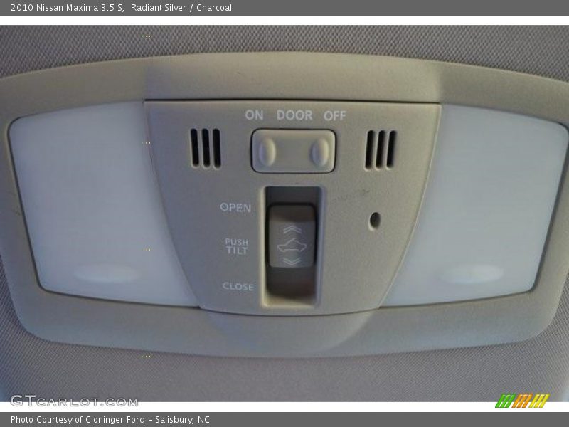 Radiant Silver / Charcoal 2010 Nissan Maxima 3.5 S