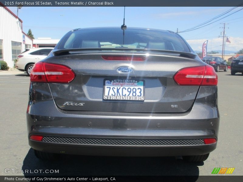Tectonic Metallic / Charcoal Black 2015 Ford Focus SE Sedan