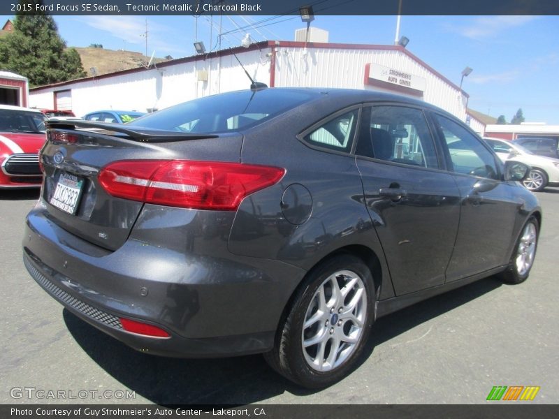 Tectonic Metallic / Charcoal Black 2015 Ford Focus SE Sedan
