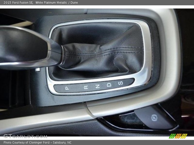 White Platinum Metallic / Dune 2015 Ford Fusion SE