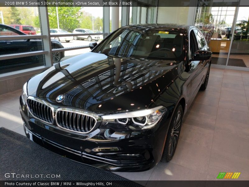 Jet Black / Black 2018 BMW 5 Series 530e iPerfomance xDrive Sedan