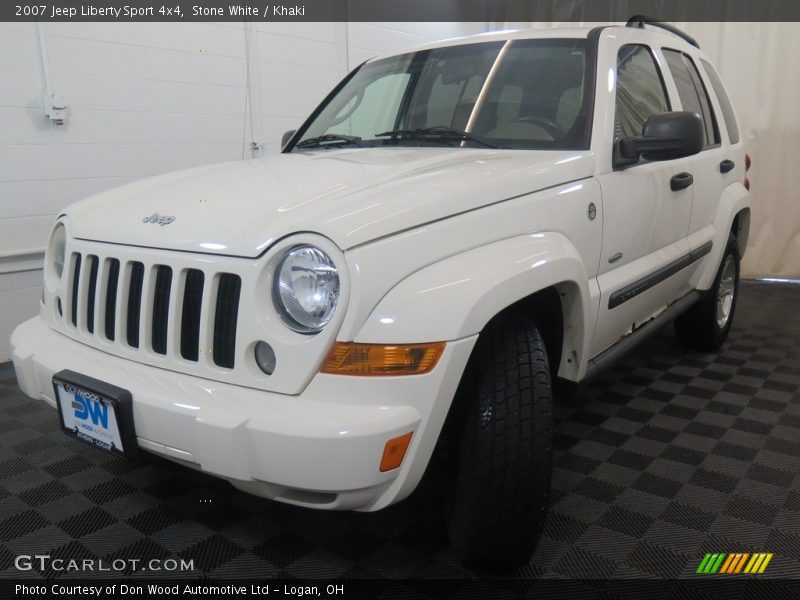 Stone White / Khaki 2007 Jeep Liberty Sport 4x4