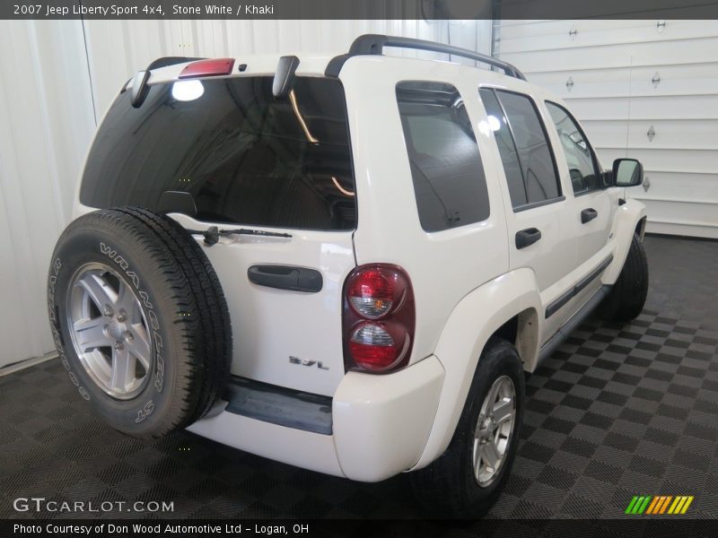 Stone White / Khaki 2007 Jeep Liberty Sport 4x4