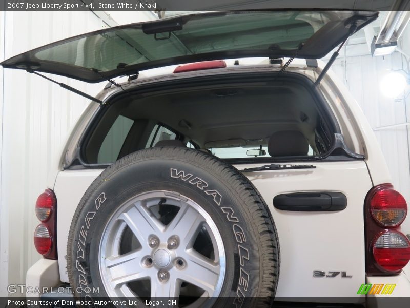 Stone White / Khaki 2007 Jeep Liberty Sport 4x4
