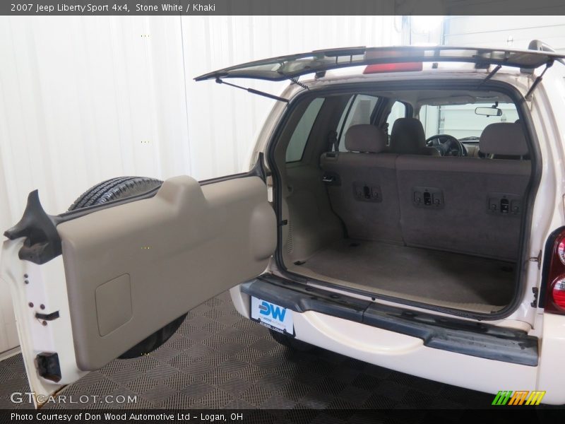 Stone White / Khaki 2007 Jeep Liberty Sport 4x4