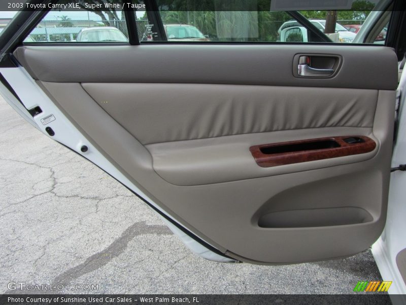 Super White / Taupe 2003 Toyota Camry XLE