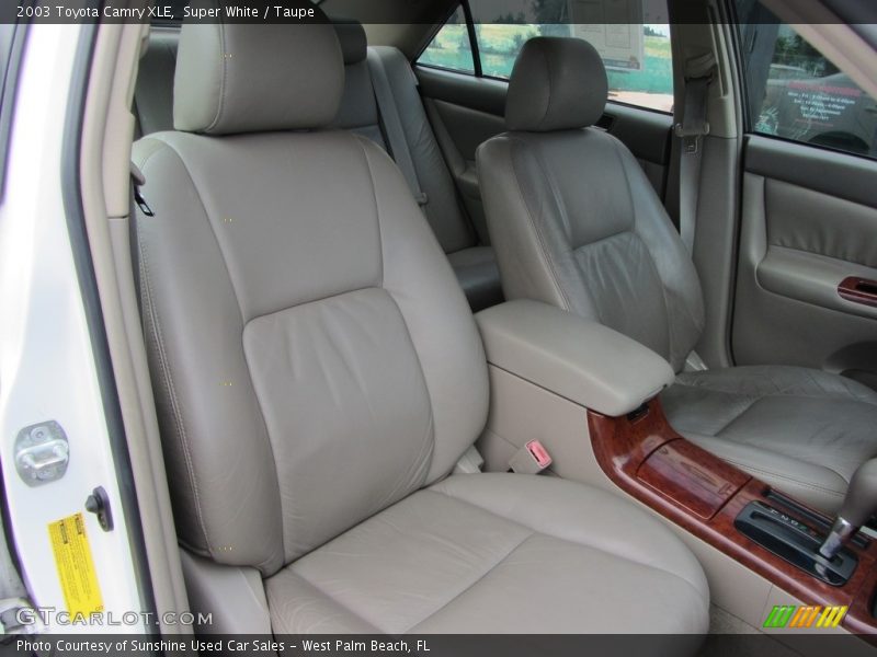 Super White / Taupe 2003 Toyota Camry XLE