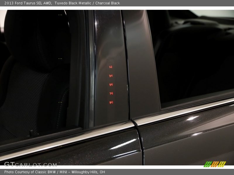 Tuxedo Black Metallic / Charcoal Black 2013 Ford Taurus SEL AWD
