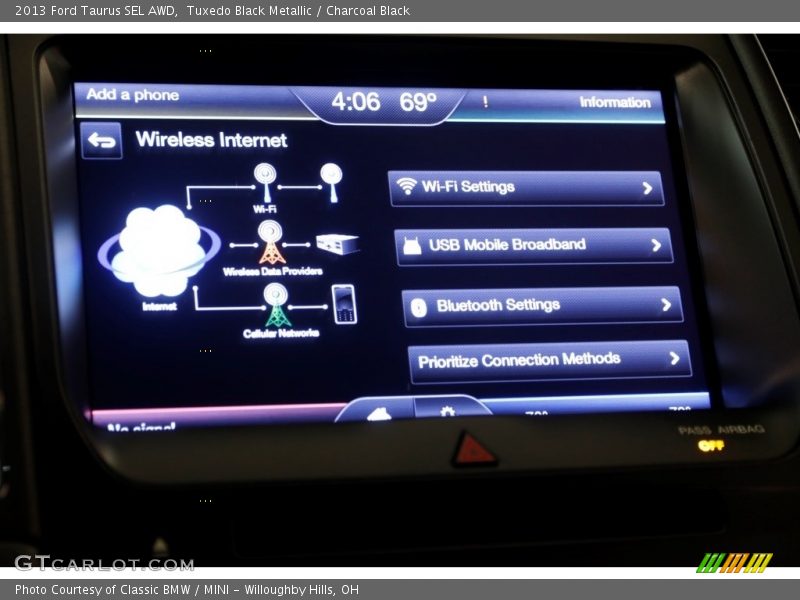 Tuxedo Black Metallic / Charcoal Black 2013 Ford Taurus SEL AWD