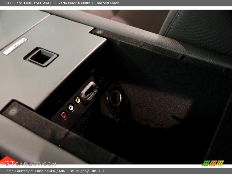 Tuxedo Black Metallic / Charcoal Black 2013 Ford Taurus SEL AWD