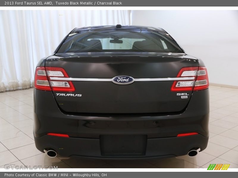 Tuxedo Black Metallic / Charcoal Black 2013 Ford Taurus SEL AWD