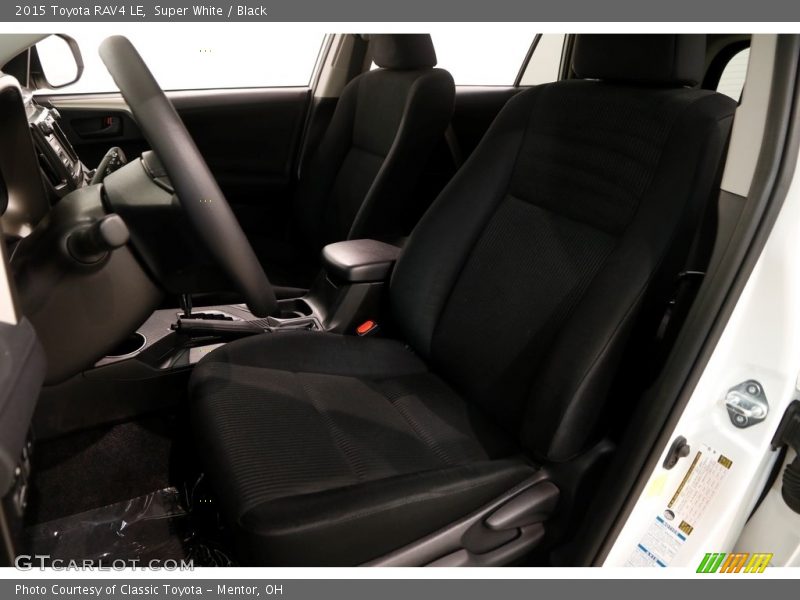 Super White / Black 2015 Toyota RAV4 LE