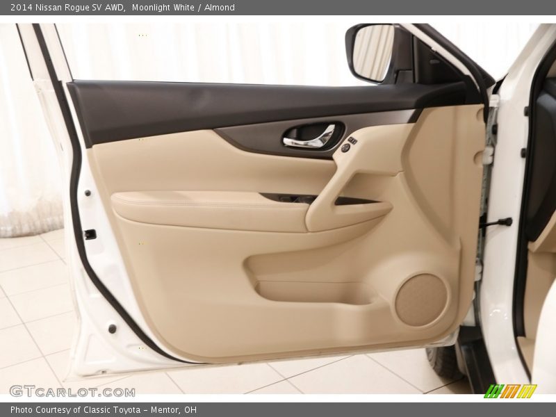 Moonlight White / Almond 2014 Nissan Rogue SV AWD