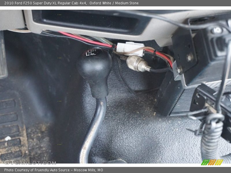 Oxford White / Medium Stone 2010 Ford F250 Super Duty XL Regular Cab 4x4