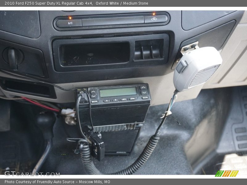 Oxford White / Medium Stone 2010 Ford F250 Super Duty XL Regular Cab 4x4