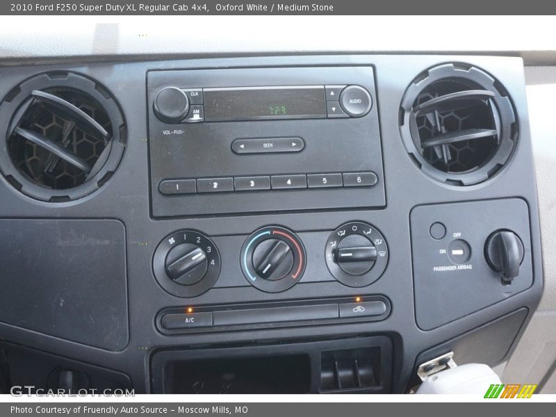 Oxford White / Medium Stone 2010 Ford F250 Super Duty XL Regular Cab 4x4