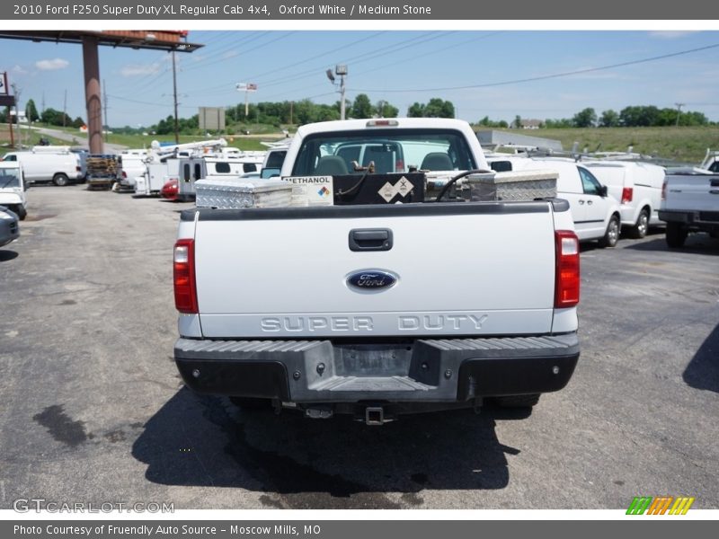 Oxford White / Medium Stone 2010 Ford F250 Super Duty XL Regular Cab 4x4