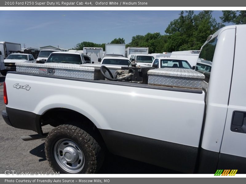 Oxford White / Medium Stone 2010 Ford F250 Super Duty XL Regular Cab 4x4