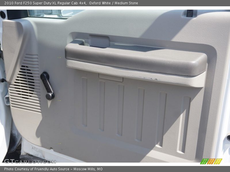 Oxford White / Medium Stone 2010 Ford F250 Super Duty XL Regular Cab 4x4