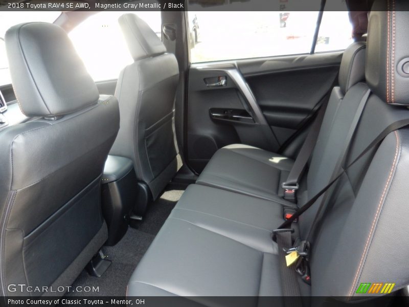 Magnetic Gray Metallic / Black 2018 Toyota RAV4 SE AWD