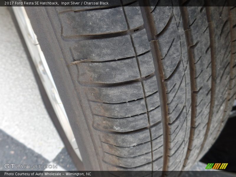 Ingot Silver / Charcoal Black 2017 Ford Fiesta SE Hatchback