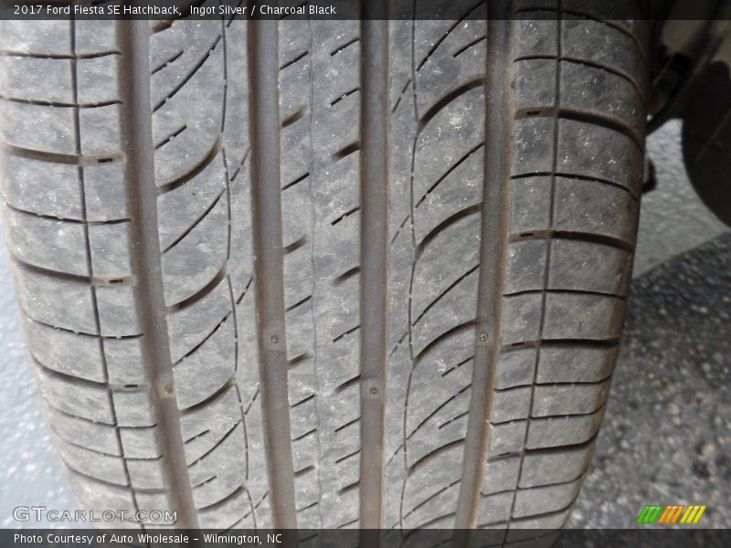 Ingot Silver / Charcoal Black 2017 Ford Fiesta SE Hatchback