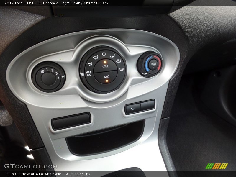 Ingot Silver / Charcoal Black 2017 Ford Fiesta SE Hatchback