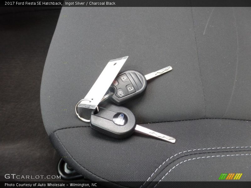 Ingot Silver / Charcoal Black 2017 Ford Fiesta SE Hatchback