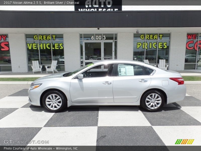 Brilliant Silver / Charcoal 2017 Nissan Altima 2.5 S