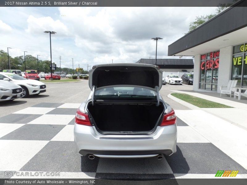 Brilliant Silver / Charcoal 2017 Nissan Altima 2.5 S