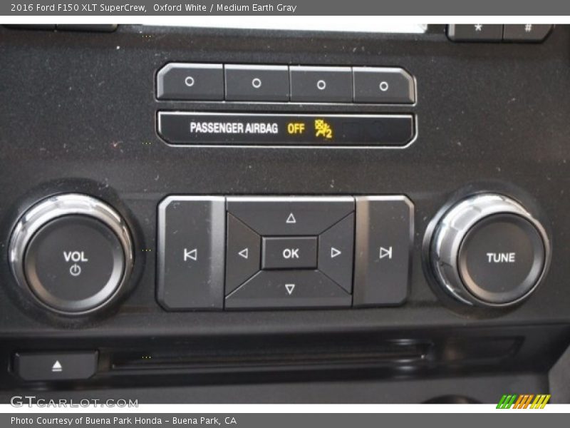 Oxford White / Medium Earth Gray 2016 Ford F150 XLT SuperCrew