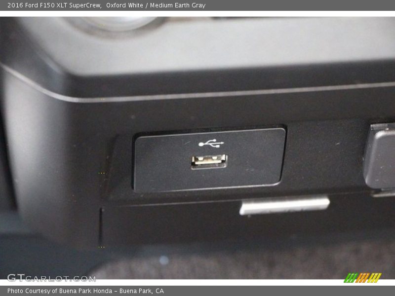 Oxford White / Medium Earth Gray 2016 Ford F150 XLT SuperCrew