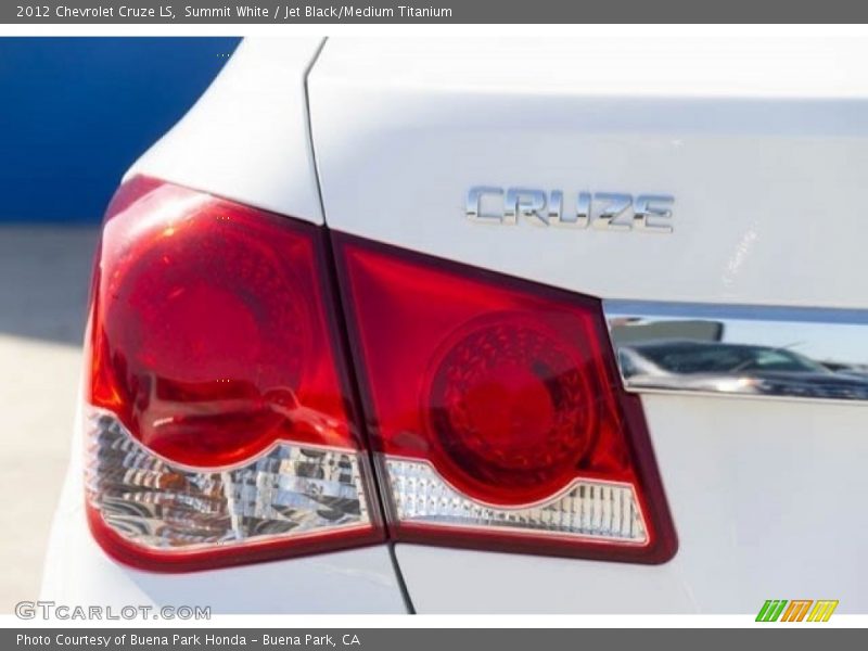 Summit White / Jet Black/Medium Titanium 2012 Chevrolet Cruze LS