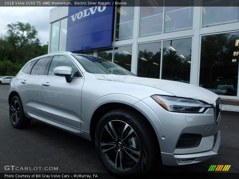 Front 3/4 View of 2018 XC60 T5 AWD Momentum