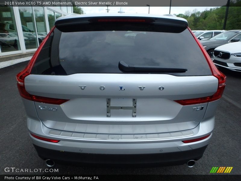 Electric Silver Metallic / Blonde 2018 Volvo XC60 T5 AWD Momentum