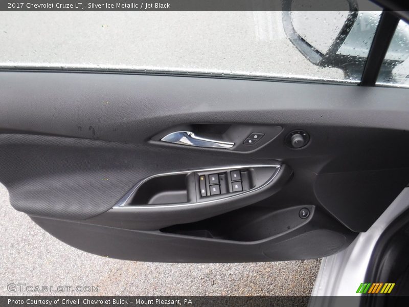 Silver Ice Metallic / Jet Black 2017 Chevrolet Cruze LT