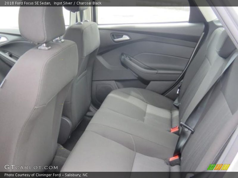 Ingot Silver / Charcoal Black 2018 Ford Focus SE Sedan