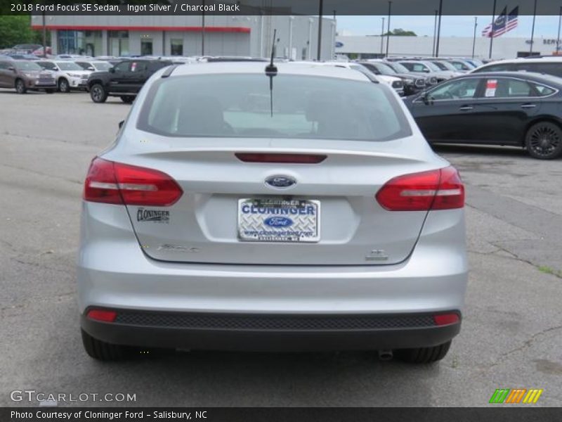 Ingot Silver / Charcoal Black 2018 Ford Focus SE Sedan