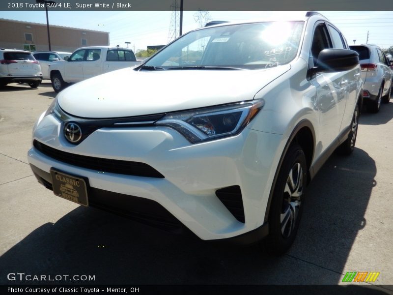 Super White / Black 2018 Toyota RAV4 LE