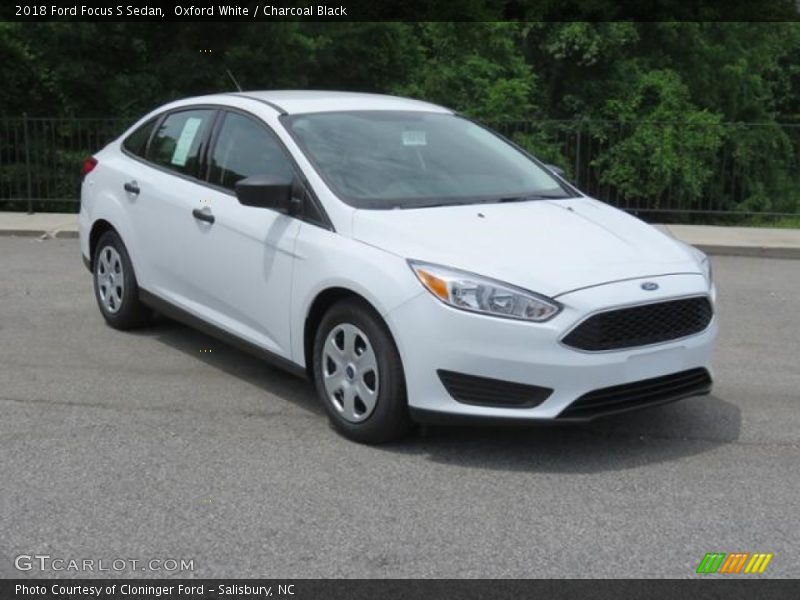 Oxford White / Charcoal Black 2018 Ford Focus S Sedan