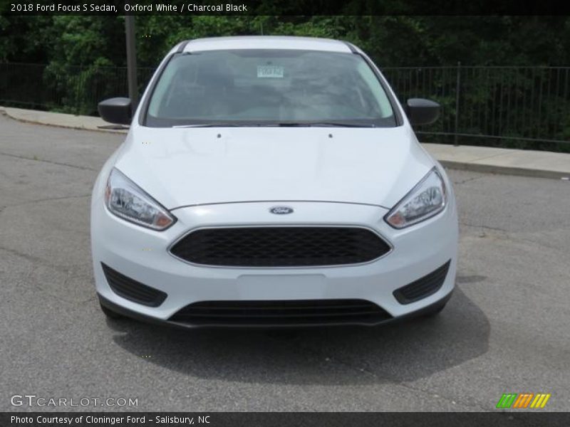 Oxford White / Charcoal Black 2018 Ford Focus S Sedan