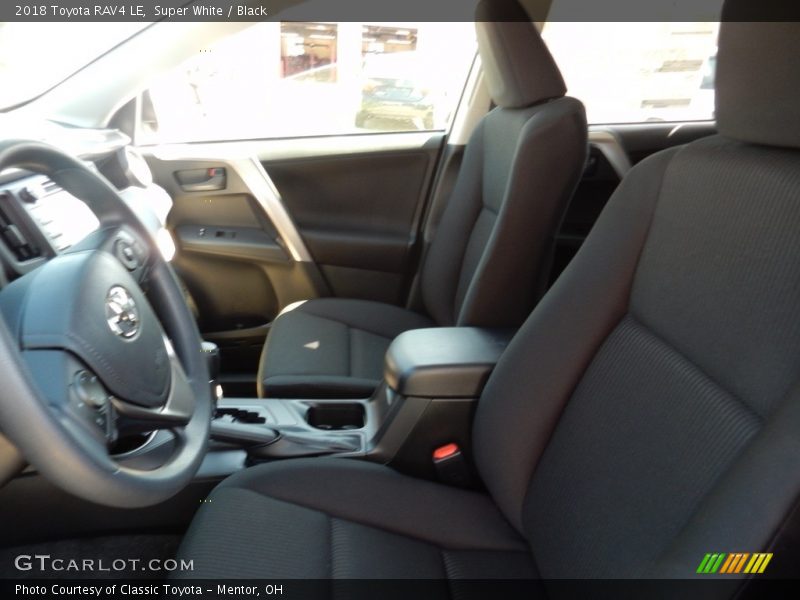 Super White / Black 2018 Toyota RAV4 LE