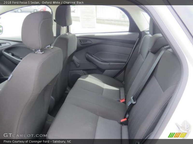 Oxford White / Charcoal Black 2018 Ford Focus S Sedan