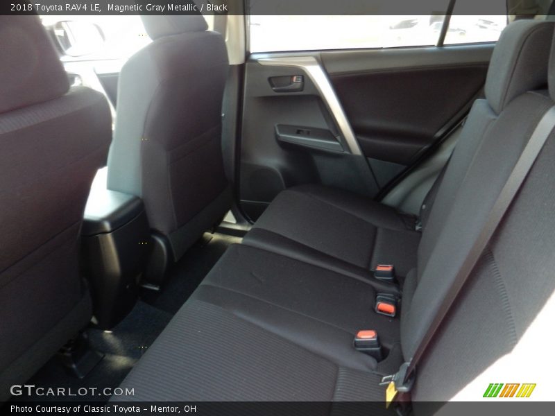Magnetic Gray Metallic / Black 2018 Toyota RAV4 LE
