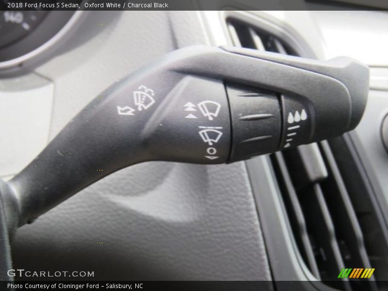 Oxford White / Charcoal Black 2018 Ford Focus S Sedan