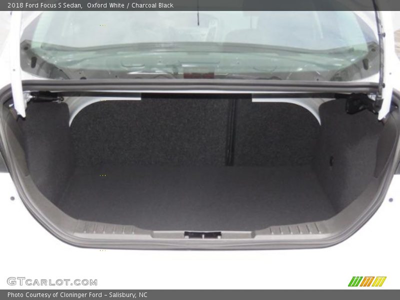 Oxford White / Charcoal Black 2018 Ford Focus S Sedan